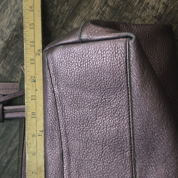 VINCE CAMUTO Elegant Purple Tote Bag Metallic Leather - Picture 7 of 7